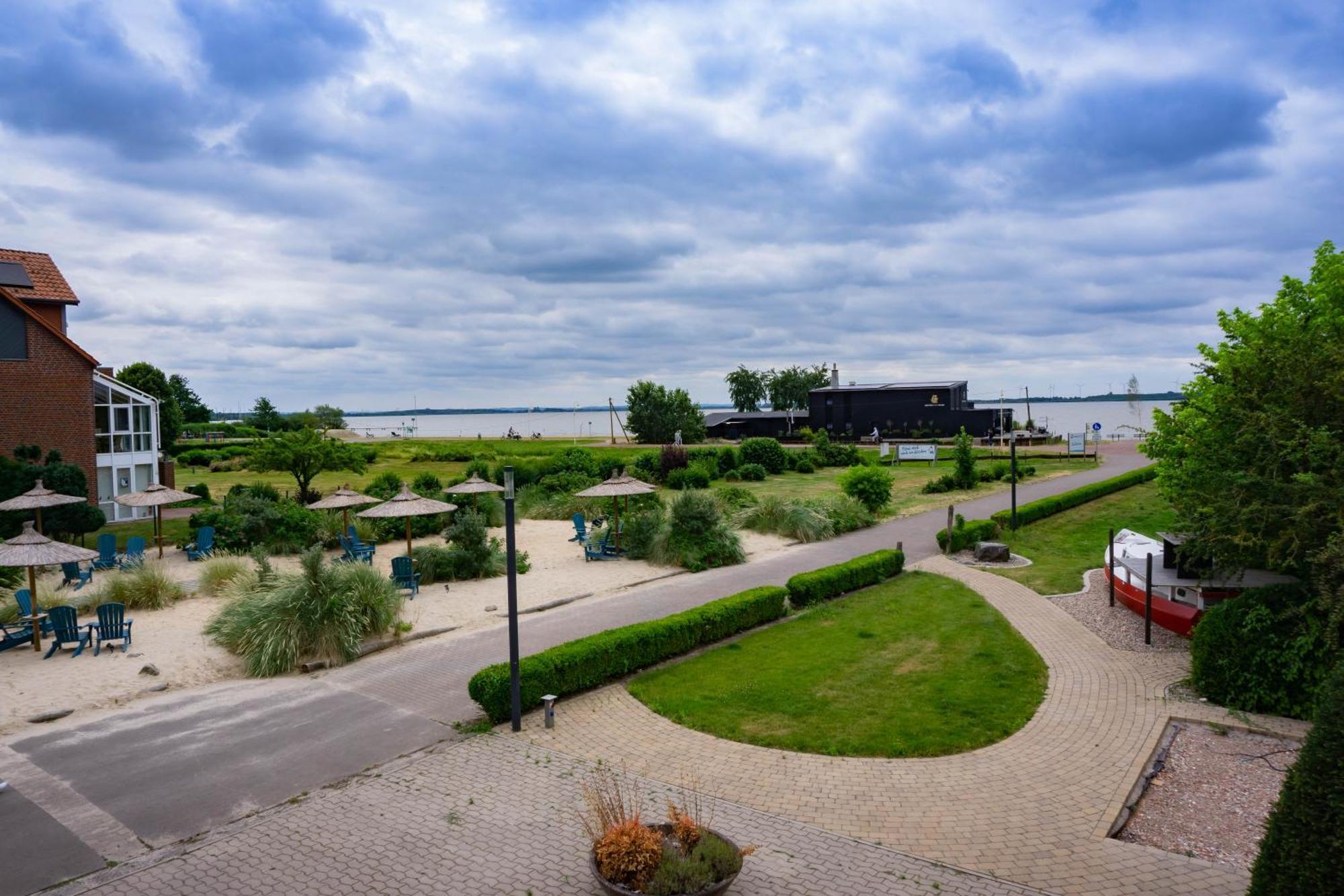 Haus Strandglueck - Urlaub Mit Blick Auf Den Duemmer See Apartment Lembruch Exterior photo